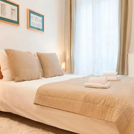 208005 - A Large Opulent For 6 People, Metro Etoile Daire Paris