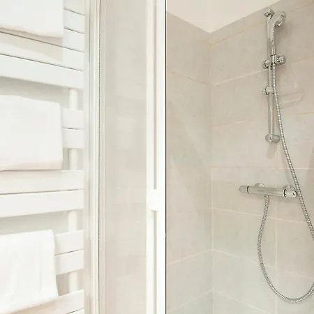 208005 - A Large Opulent For 6 People, Metro Etoile Daire Paris