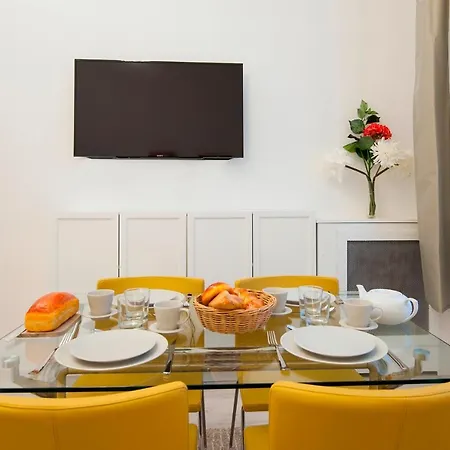 208005 - A Large Opulent For 6 People, Metro Etoile *