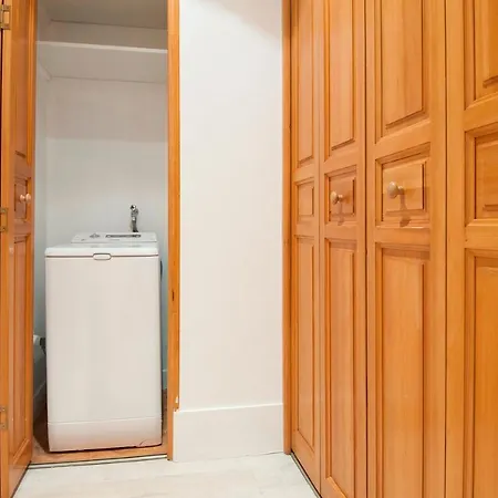 208005 - A Large Opulent For 6 People, Metro Etoile Daire Paris