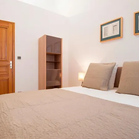 Daire 208005 - A Large Opulent For 6 People, Metro Etoile Paris